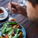Impact of skipping lunch on weight loss and diet quality