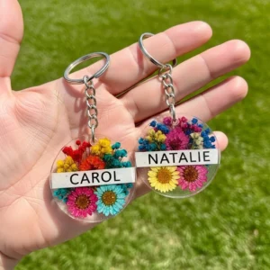 Create Custom Keychains or Ornaments with Resin and Flowers 13 Create Custom Keychains or Ornaments with Resin and Flowers