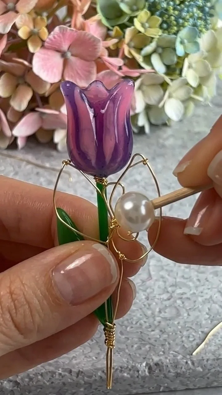 Dipping resin tulip transforms simple materials into a beautiful translucent flower with graceful petals ✨ A magical handmade DIY. Save this project! #TulipCraft #ResinCraft #FlowerDIY #CreativeKids 10 Dipping resin tulip transforms simple materials into a beautiful translucent flower with graceful petals ✨ A magical handmade DIY. Save this project! #TulipCraft #ResinCraft #FlowerDIY #CreativeKids