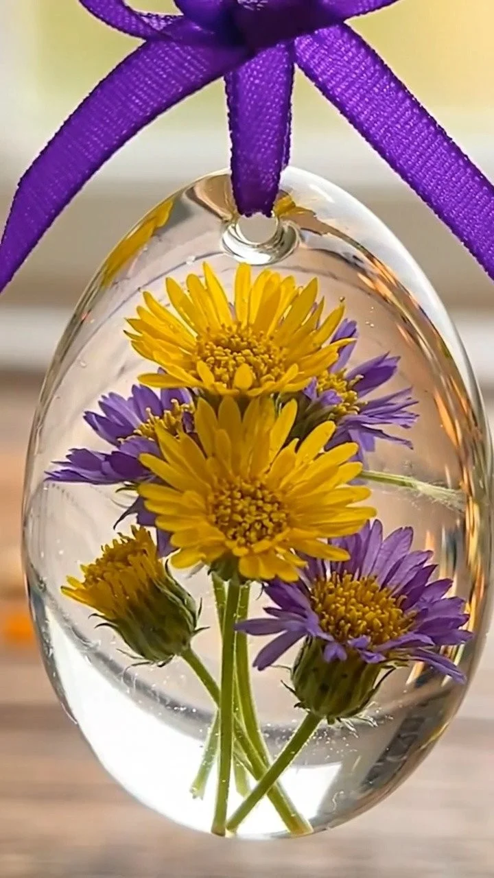 Floral resin egg ornaments preserve flowers inside elegant decorative keepsakes ✨ A charming handmade DIY. Save this project! 9 Floral resin egg ornaments preserve flowers inside elegant decorative keepsakes ✨ A charming handmade DIY. Save this project!