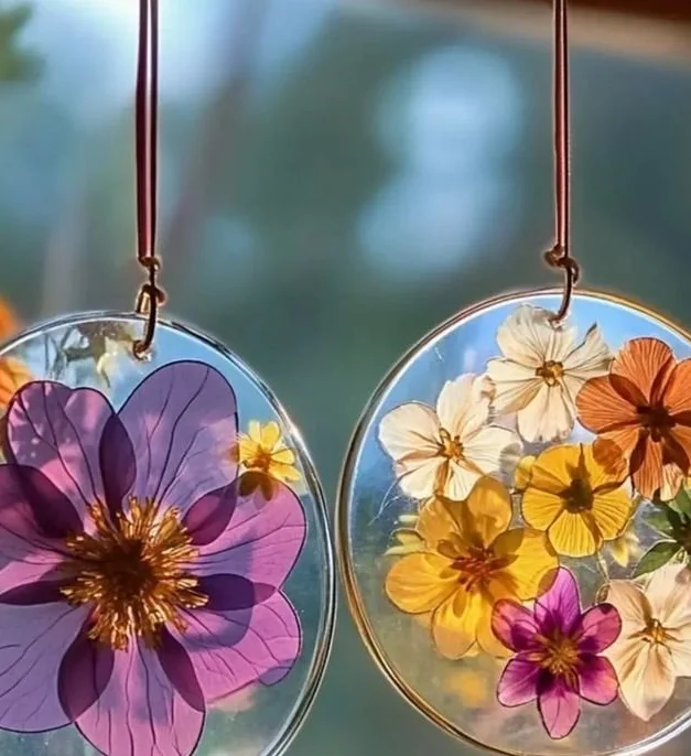 How Can Clear Glue Make Beautiful Flower Suncatchers? 12 How Can Clear Glue Make Beautiful Flower Suncatchers?