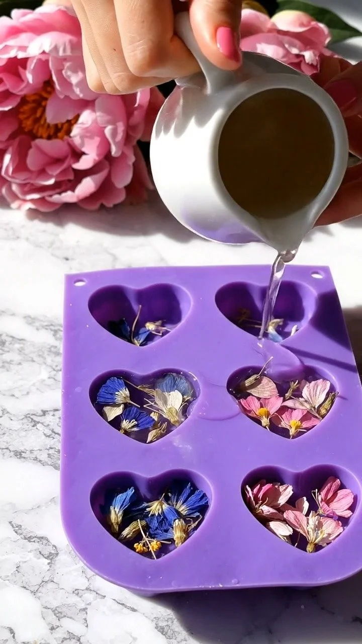 Permanent flower charms preserve delicate blooms inside beautiful translucent keepsakes that last forever ✨ A charming handmade DIY. 10 Permanent flower charms preserve delicate blooms inside beautiful translucent keepsakes that last forever ✨ A charming handmade DIY.