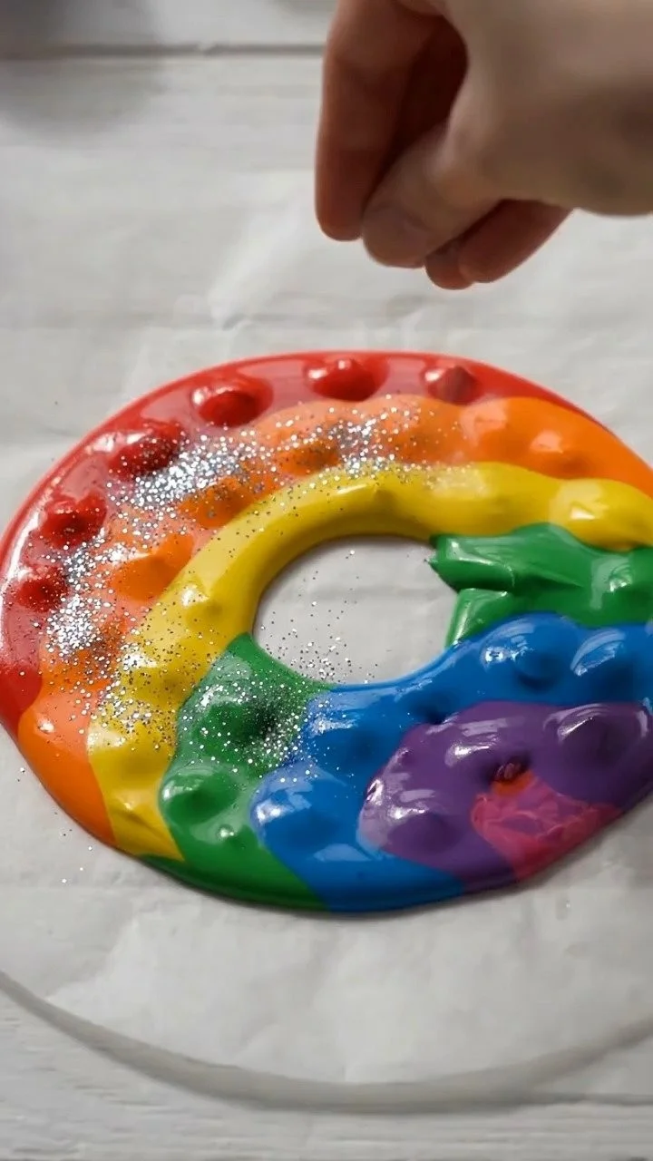 Rainbow cornstarch disk suncatchers glow beautifully with colorful translucent patterns in sunlight ✨ A magical creative DIY. Save this project! 9 Rainbow cornstarch disk suncatchers glow beautifully with colorful translucent patterns in sunlight ✨ A magical creative DIY. Save this project!