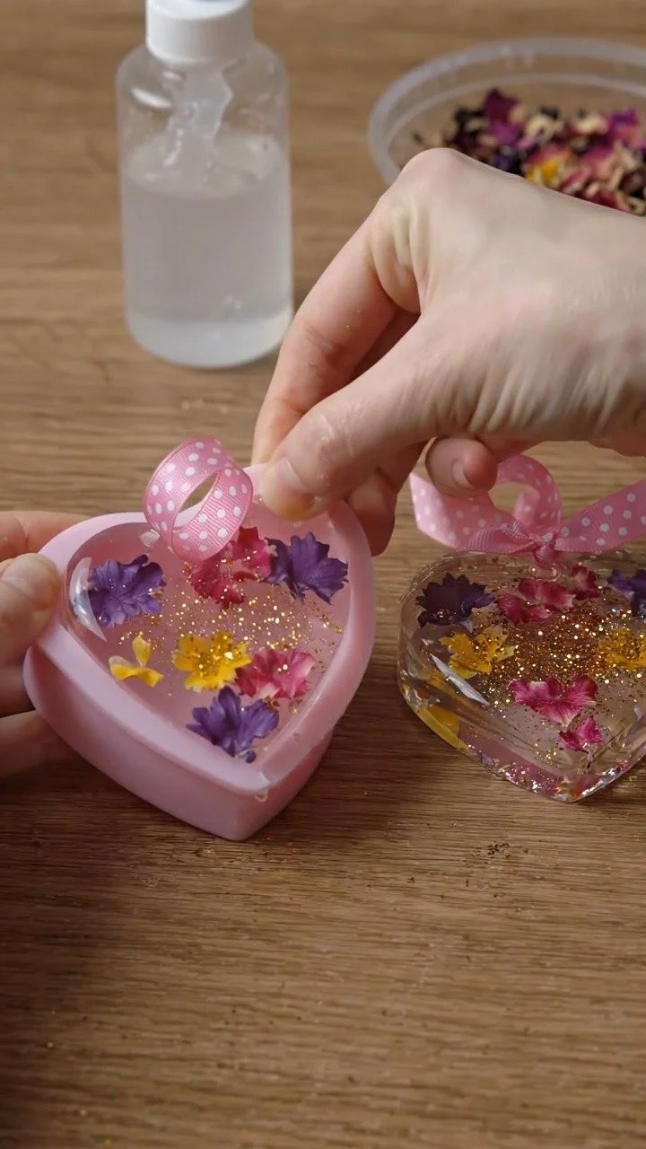 Sparkling glue hearts shimmer with glittery translucent beauty and handmade charm ✨ A simple and magical DIY craft. Save this project! 6 Sparkling glue hearts shimmer with glittery translucent beauty and handmade charm ✨ A simple and magical DIY craft. Save this project!